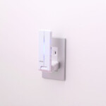 受信機はUSB 電源式で、電池切れの心配が不要
USB電源だから広がる設置自由度
USB受信機は角度を変えられるから電源ポートの向きを選びません。